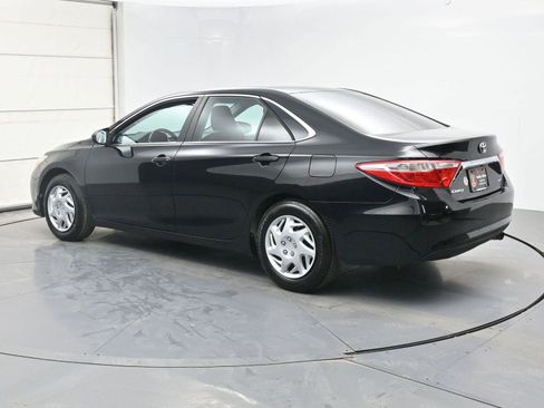 Used 2015 Toyota Camry LE image 19