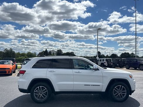 Used 2020 Jeep Grand Cherokee Limited w/ Luxury Group II RWD image 2