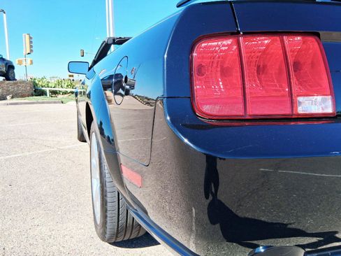 Used 2007 Ford Mustang GT RWD image 9