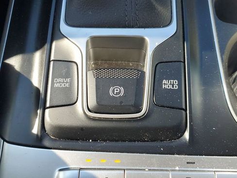 Used 2022 Kia Carnival LX image 37