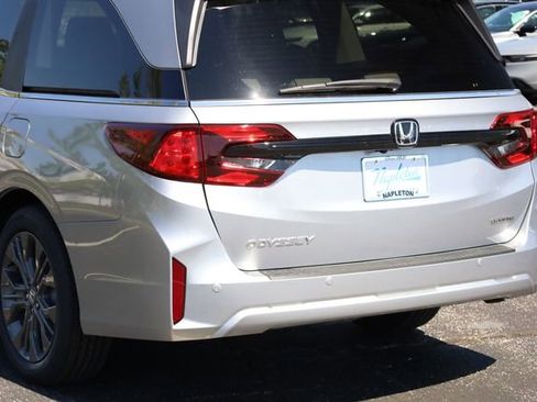 New 2026 Honda Odyssey Touring image 6