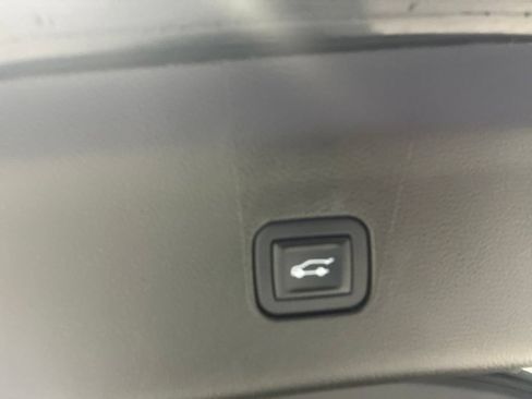 Used 2023 Buick Enclave Avenir w/ Avenir Technology Package FWD image 38