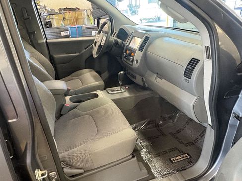 Used 2020 Nissan Frontier SV w/ Midnight Edition Floor Mats AWD/4WD image 15