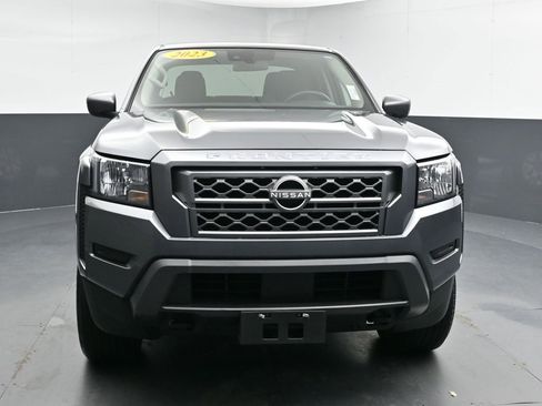 Used 2023 Nissan Frontier SV image 3