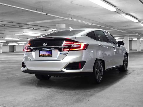 Certified 2018 Honda Clarity Touring image 6