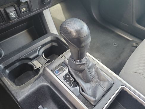 Used 2023 Toyota Tacoma SR5 AWD/4WD image 29