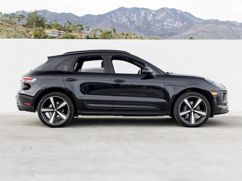 Used 2023 Porsche Macan image 8