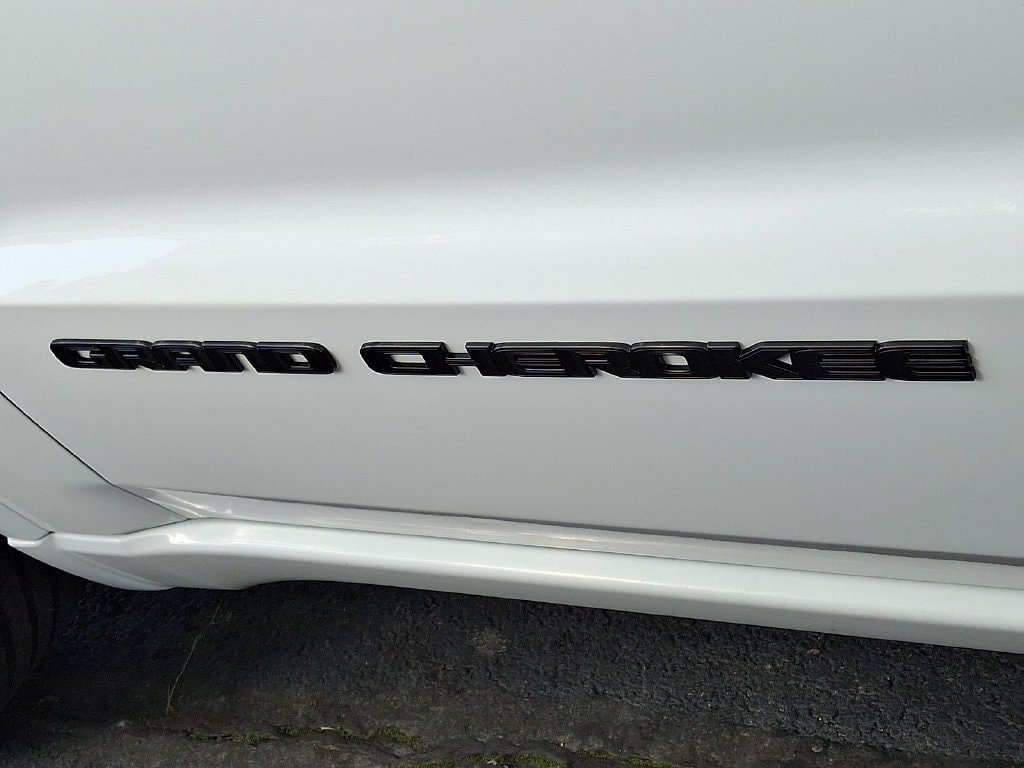 Used 2020 Jeep Grand Cherokee Altitude AWD/4WD image 29