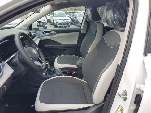 New 2026 Volkswagen Taos SE image 11