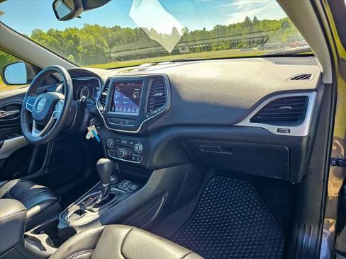 Certified 2022 Jeep Cherokee Latitude w/ Sun & Sound Group AWD/4WD image 42
