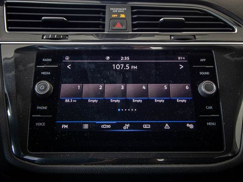 Used 2023 Volkswagen Tiguan SE image 40