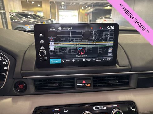 Used 2024 Honda Pilot Touring image 15