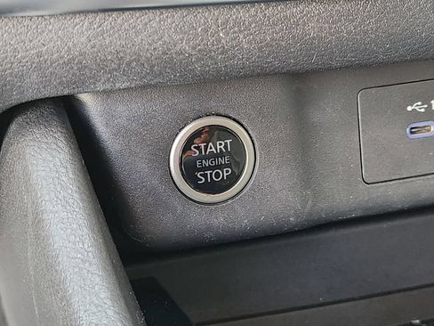 Used 2022 Nissan Rogue SV FWD image 20