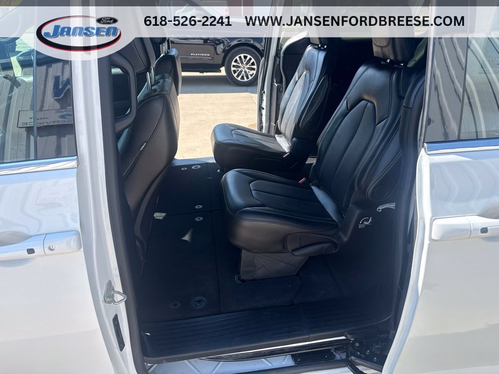 Used 2025 Chrysler Pacifica Select FWD image 31