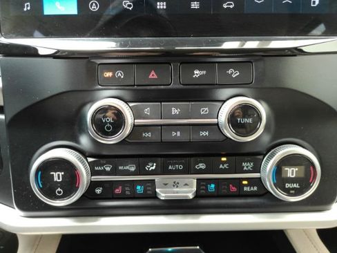 Used 2024 Ford Expedition XLT AWD/4WD image 45