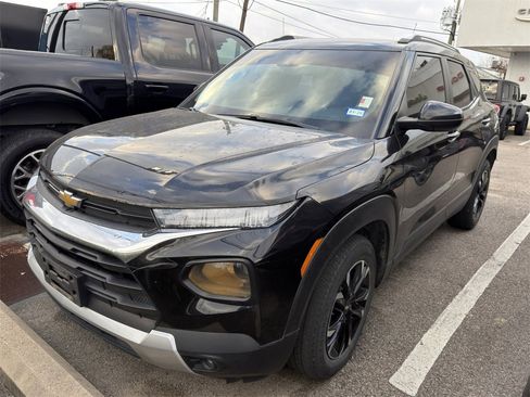 Used 2022 Chevrolet TrailBlazer LT w/ Confidence II Package image 2