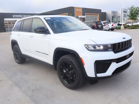 New 2026 Jeep Grand Cherokee Altitude AWD/4WD image 1