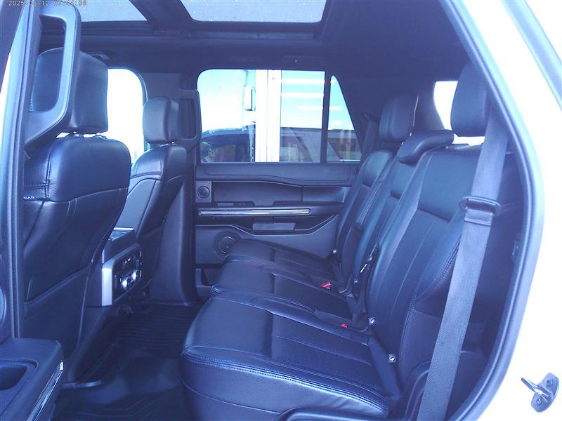 Used 2019 Ford Expedition XLT w/ Equipment Group 202A AWD/4WD image 6