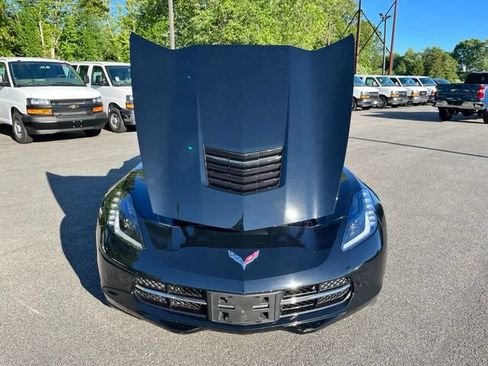 Used 2017 Chevrolet Corvette Stingray Coupe w/ 1LT RWD image 4