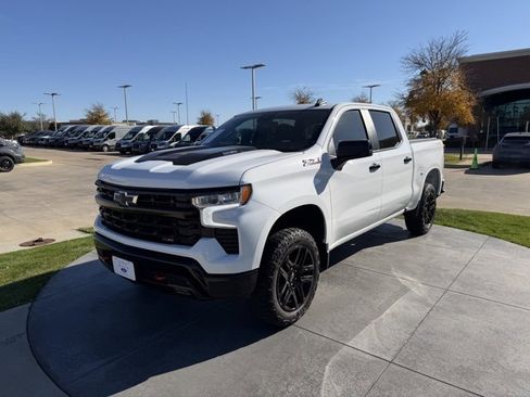 Used 2024 Chevrolet Silverado 1500 LT Trail Boss w/ Convenience Package II image 3