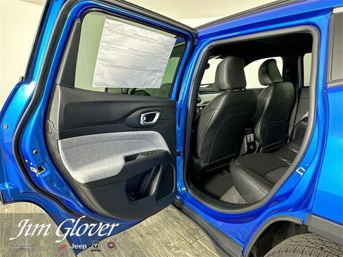 New 2026 Jeep Compass Latitude image 13