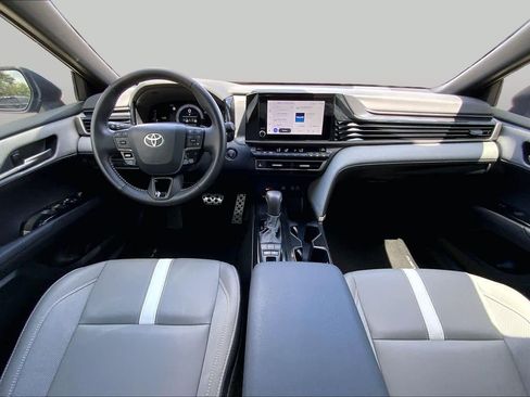 Used 2025 Toyota Camry SE FWD image 29