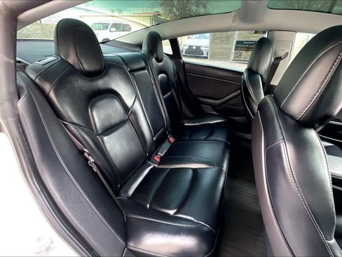 Used 2019 Tesla Model 3 Standard Range image 17