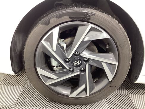 Certified 2025 Hyundai Elantra Sport image 10
