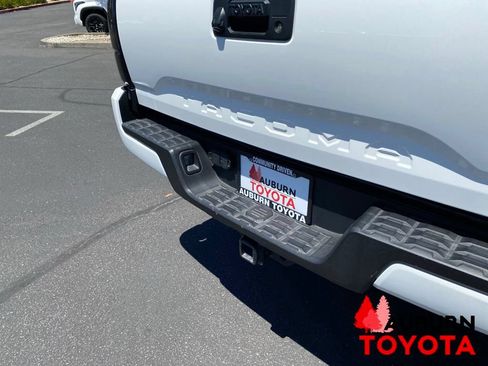 Used 2023 Toyota Tacoma TRD Sport AWD/4WD image 12