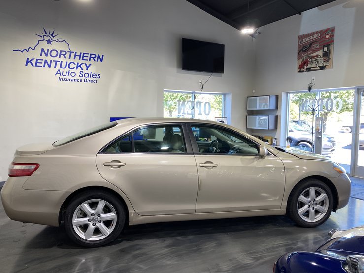 Used 2009 Toyota Camry LE FWD image 3