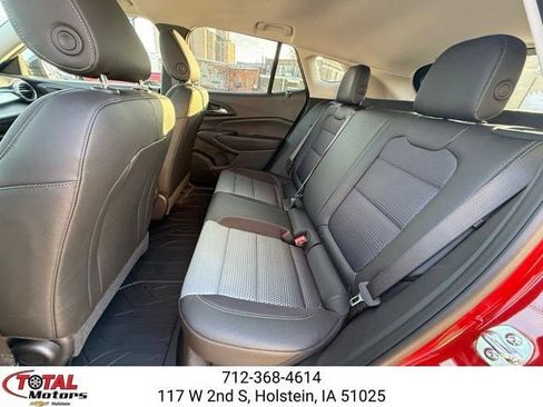 New 2026 Chevrolet Trax LT w/ Sunroof Package FWD image 11