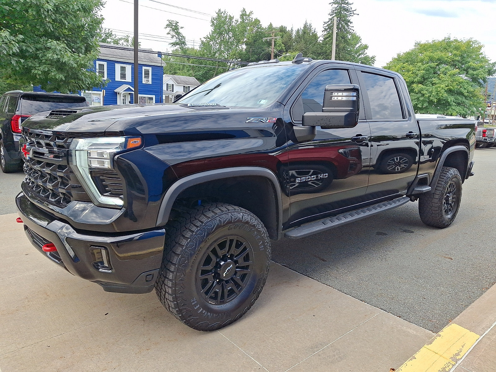 Used 2024 Chevrolet Silverado 2500 ZR2 AWD/4WD image 3