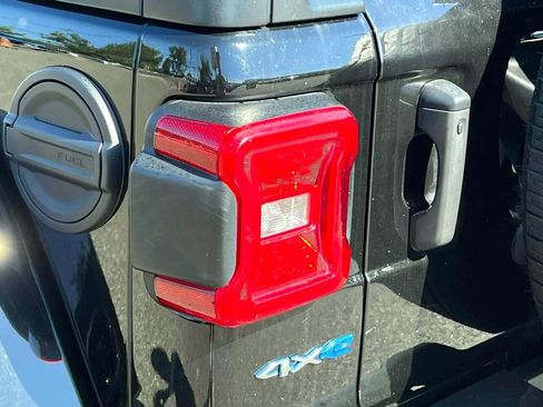 Used 2022 Jeep Wrangler Unlimited Sahara 4xe image 8