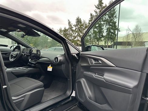 New 2026 Chevrolet Equinox EV LT image 11