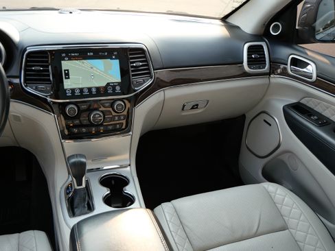 Used 2019 Jeep Grand Cherokee Summit AWD/4WD image 11