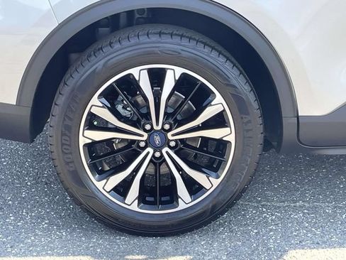 Certified 2022 Ford Escape SE w/ SE Sport Appearance Package FWD image 7
