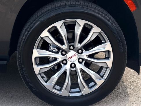 Used 2021 GMC Yukon Denali w/ Denali Premium Package image 9