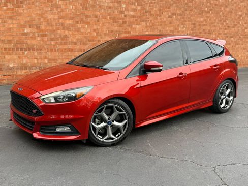 Used 2018 Ford Focus ST w/ Equipment Group 402A image 2