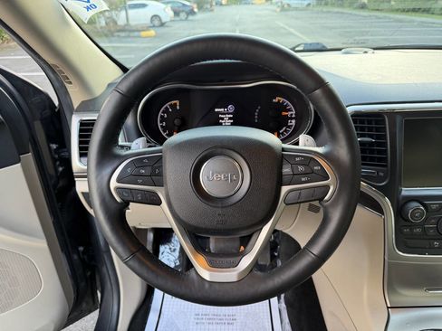 Used 2014 Jeep Grand Cherokee Limited w/ Luxury Group II image 19