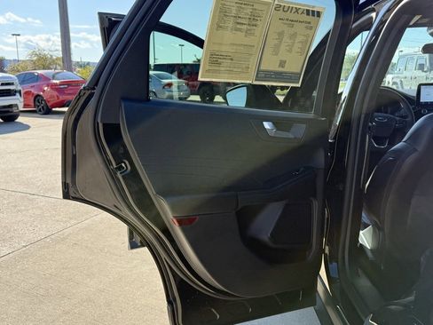 Used 2023 Ford Escape ST-Line image 17