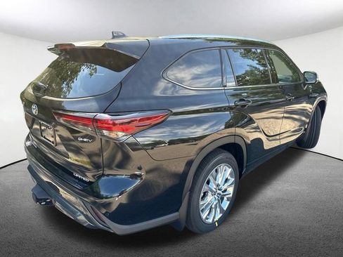 New 2026 Toyota Highlander Limited AWD/4WD image 9