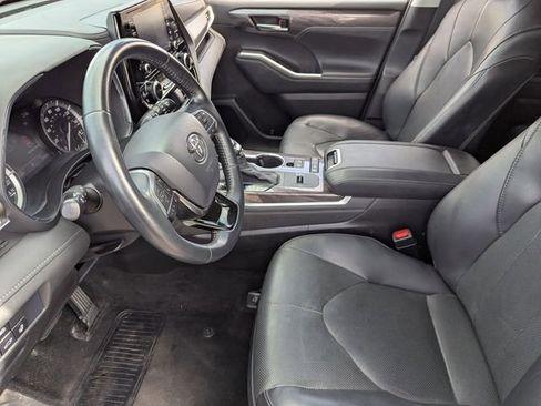 Used 2021 Toyota Highlander Limited image 22