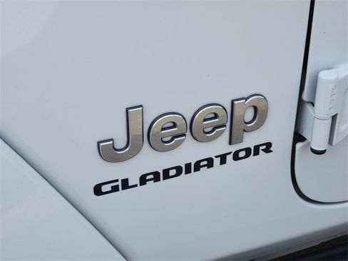 Used 2022 Jeep Gladiator Overland w/ Popular Equipment Package image 11