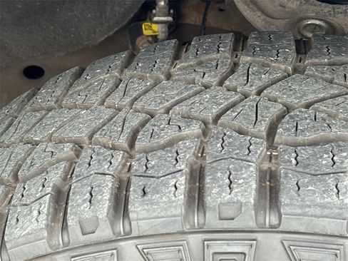 Used 2022 GMC Sierra 1500 AT4 w/ Technology Package image 12