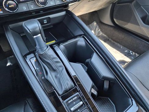Used 2024 Honda Accord Touring image 12