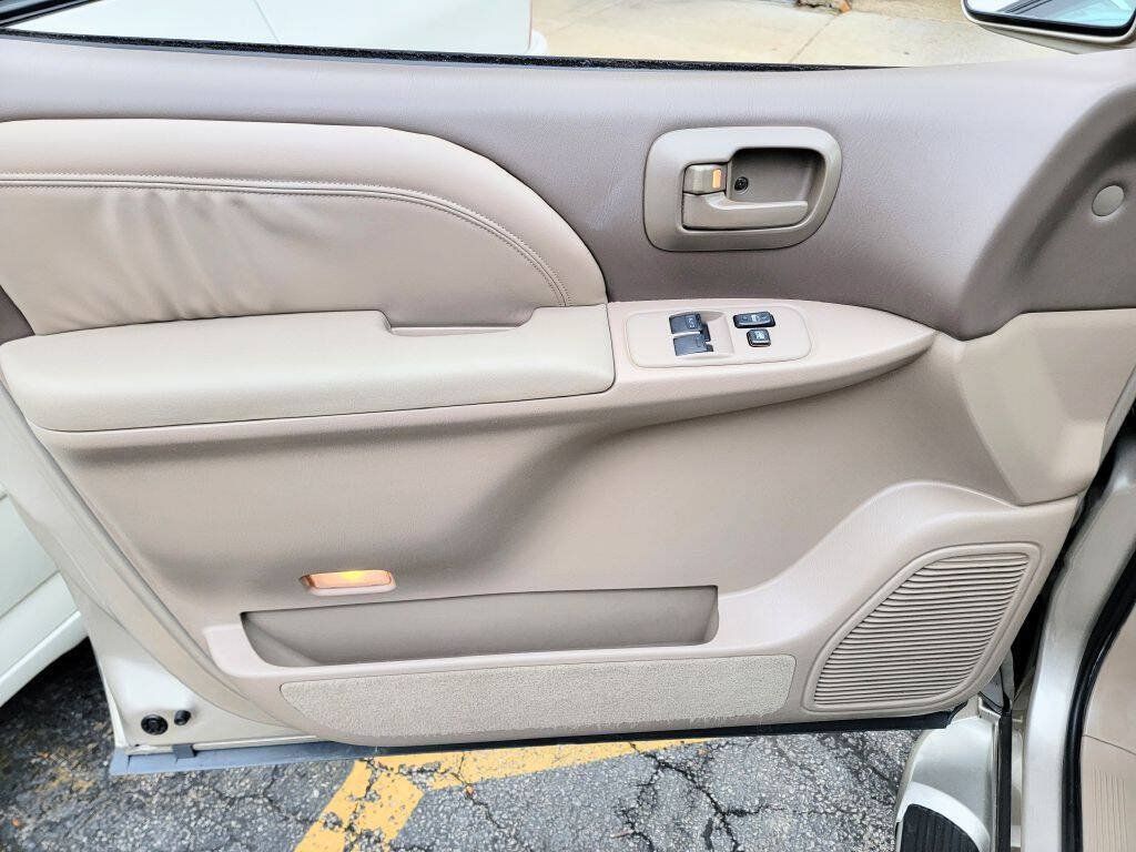 Used 2002 Toyota Sienna XLE w/ XLE Luxury Pkg FWD image 19