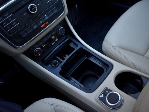 Used 2015 Mercedes-Benz CLA 250 image 27