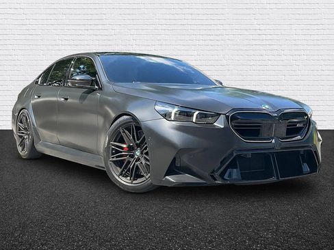 Used 2025 BMW M5 w/ Executive Package AWD/4WD image 3