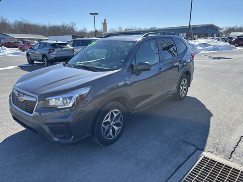 Used 2020 Subaru Forester Premium image 8