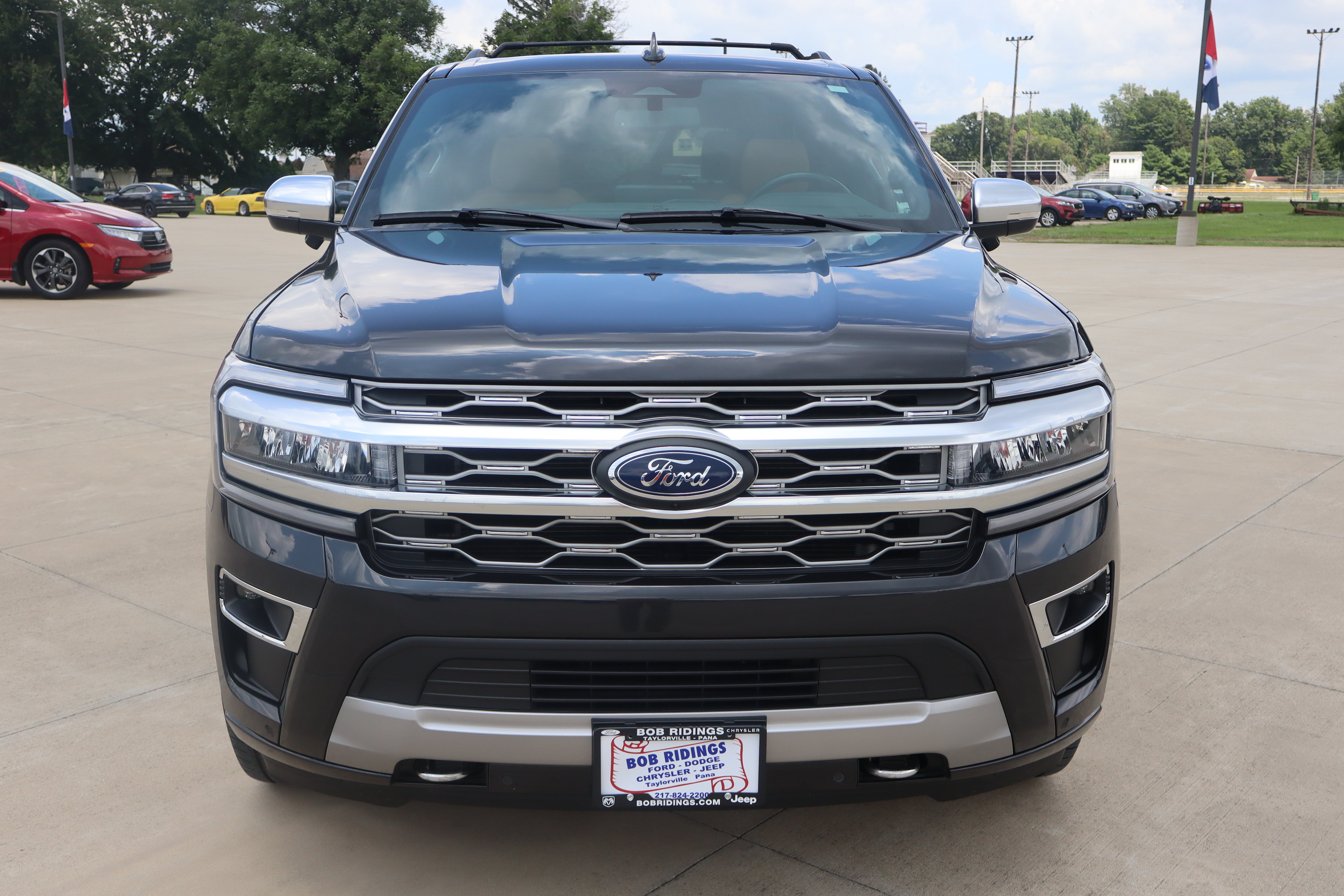 Used 2024 Ford Expedition Platinum AWD/4WD image 3
